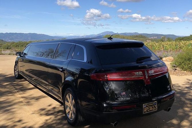 6-Hour Private Wine Country Tour of Napa in Lincoln MKT Limo (up to 8 people) - Choosing between large estates and small wineries
