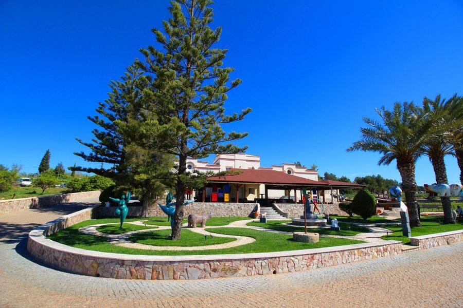 Algarve: 3 Types of Wine Tastings with Vineyard Views - Choosing three wines by taste