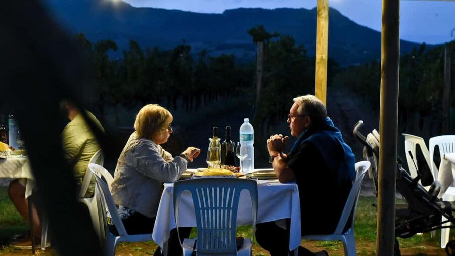 Alghero: lunch or dinner in the vineyard - The real challenge: reaching the winery