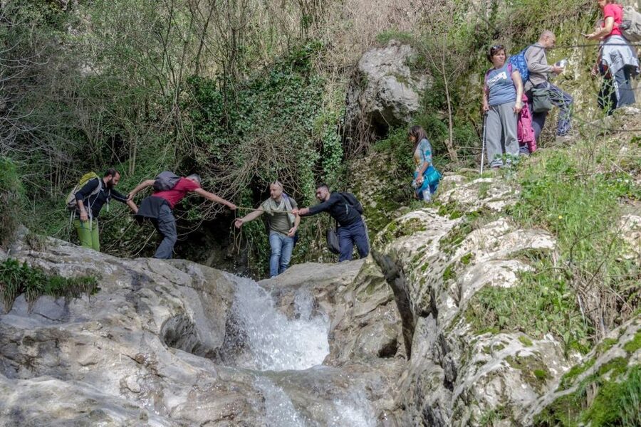 Amalfi: Walking tour between Furore vertical Vineyards - The upper Furore Fjord and Sentiero Abu Tabela