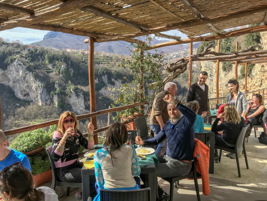 Amalfi: Walking tour between Furore vertical Vineyards - Starting at Hotel Gentile in Agerola
