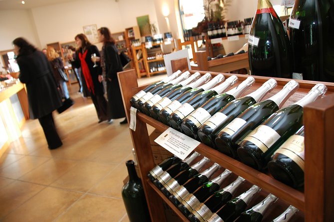 Auckland City Tour & Kumeu Wine Country Includes Wine Tastings & Lunch - Soljans Estate: lunch with the first wine