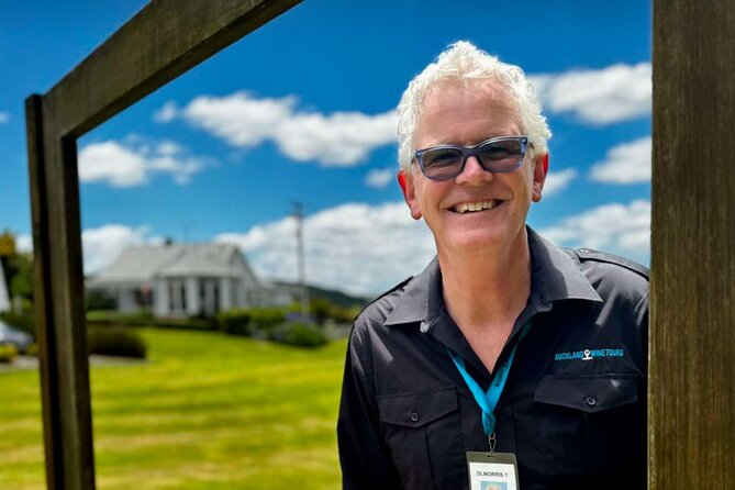 Auckland West Vineyard Tour with lunch and tastings incl - Guides, group size, and the feel of the day
