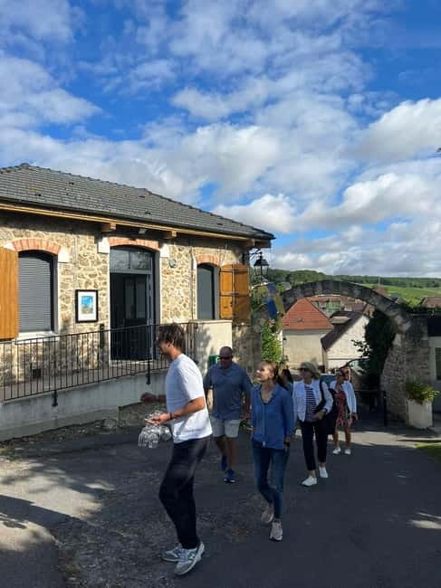 Authentic Champagne Tour: 3 vineyards, 10 Tastings & Lunch - First cellar visit and the basics of Champagne