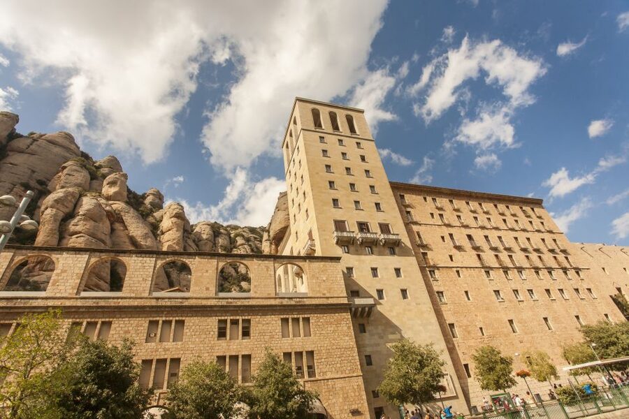 Barcelona: Montserrat with Winery Visit and Farmhouse Lunch - Why this makes a strong Barcelona day trip