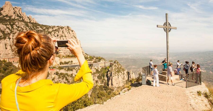 Barcelona: Montserrat with Winery Visit and Farmhouse Lunch - Meeting the minivan near Palau de la Música