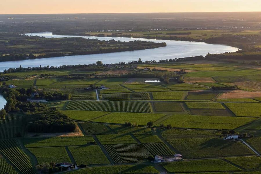 Bordeaux: Panoramic flight over vineyards and castles - The Gironde countryside and Dordogne