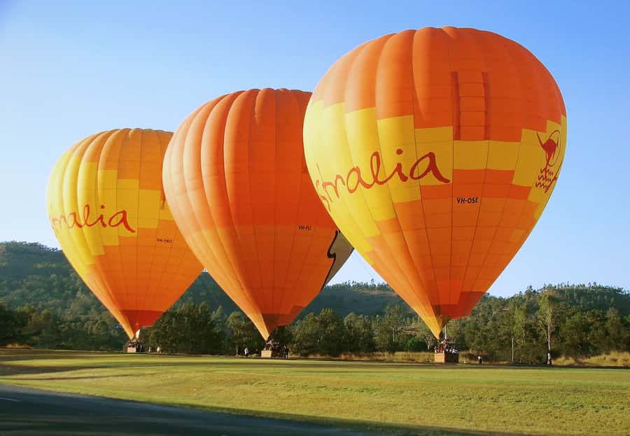Brisbane: Hot Air Balloon Flight with Vineyard Breakfast - Landing, photos, and the work behind the flight