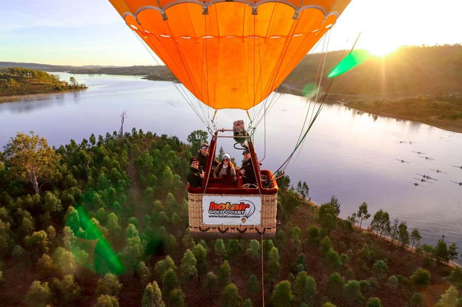 Brisbane: Hot Air Balloon Flight with Vineyard Breakfast - What the $350 price includes