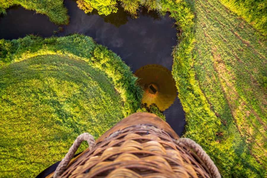 Brisbane: Hot Air Balloon Flight with Vineyard Breakfast - Floating above the Scenic Rim at sunrise