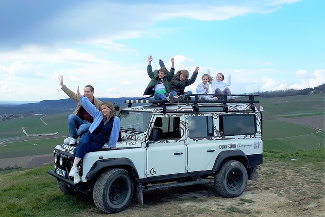 Champagne tasting, panoramic walk in the vineyards - From Reims to the Montagne de Reims