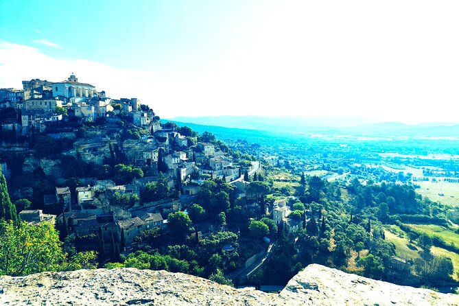 Chateauneuf du Pape and Luberon vineyard tour from Avignon - Gordes and the Luberon natural park