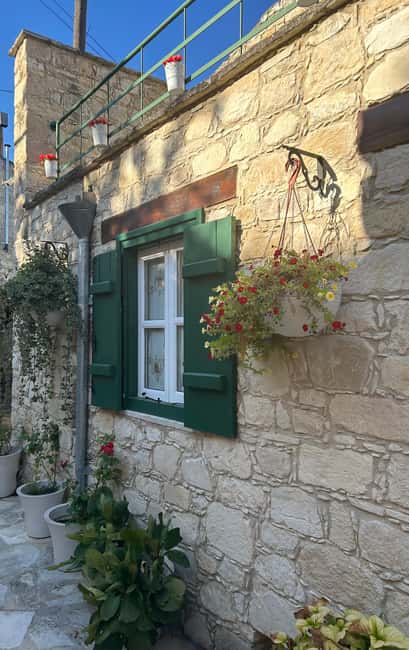 Delightful wine route: Omodos, Arsos Village & Wine Tasting - A kitchen workshop with a personal touch