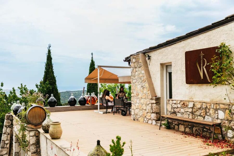 Dinner in the vineyard French Riviera - Who will enjoy this most