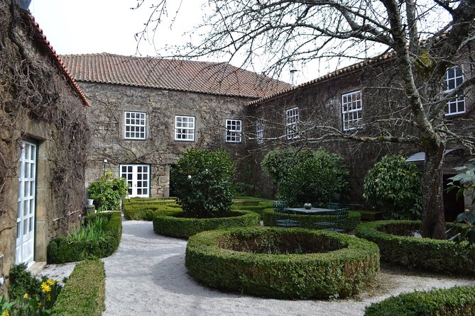 Douro Valley Tour: 2 Vineyard Visits, River Cruise, Winery Lunch - Sabrosa lunch in a working winery setting