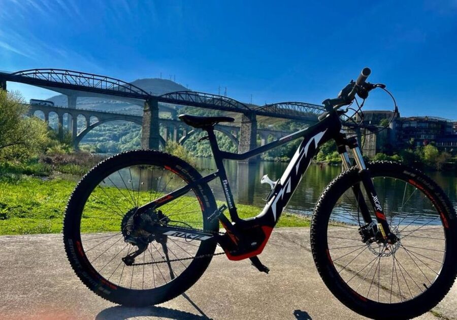 E-MTB - Vineyards Douro Tour - The climb to the high viewpoint