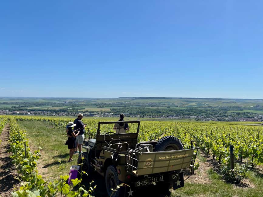 Epernay: Jeep tour of the vineyards with tasting and visits - A 1944 Jeep takes you past the usual Champagne route