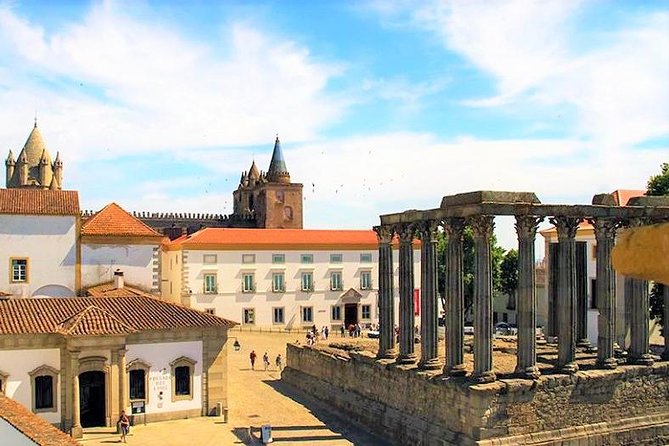 Evora & Alentejo Wine Region Private Luxury Tour - Praça do Giraldo and the historic center