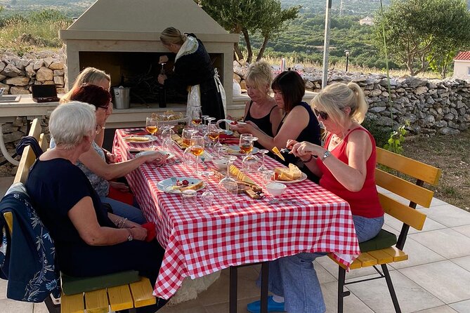 Family-run Vineyard Tour & Award Winning Wine Tasting/Delicacies - Key points at a glance
