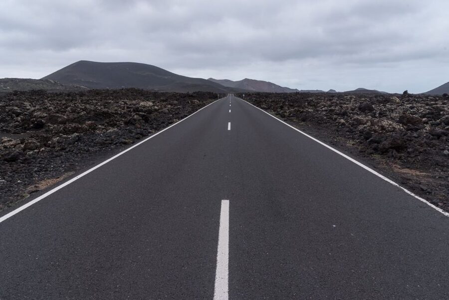 From Fuerteventura: Lanzarote Volcano and Wine Region Tour - Charco de los Clicos brings the day back to the coast