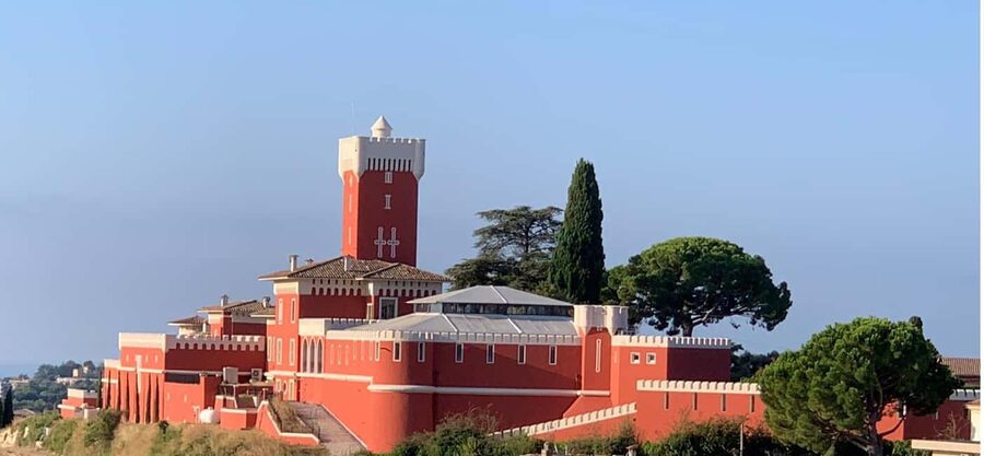 From Nice: Half-Day Wine Tour in the Bellet Wine Region - Meeting your guide at Hôtel Beau Rivage