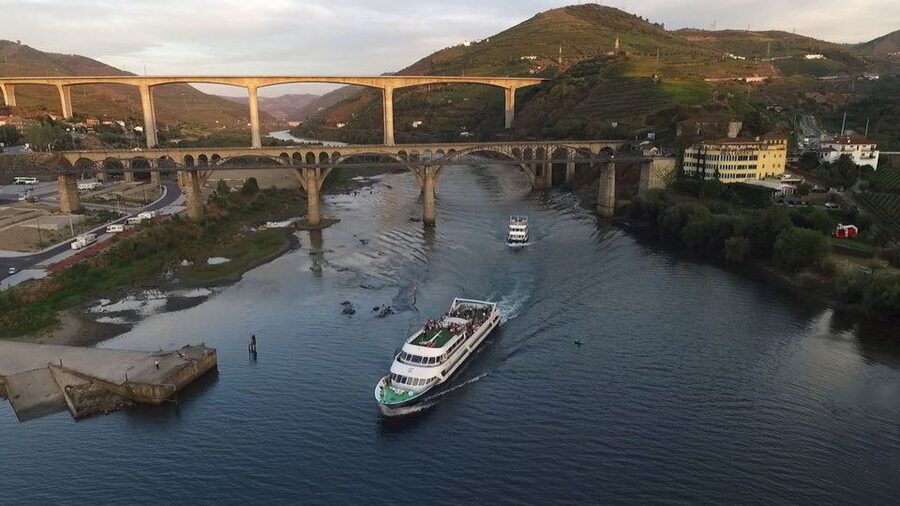 From Porto: Douro River Cruise, Winery Visit & Lunch - Breakfast on the boat, with the river as your view