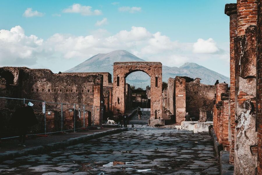 From Sorrento: Skip-the-Line Pompeii Tour and Vineyard Lunch - Why skip-the-line entry matters here