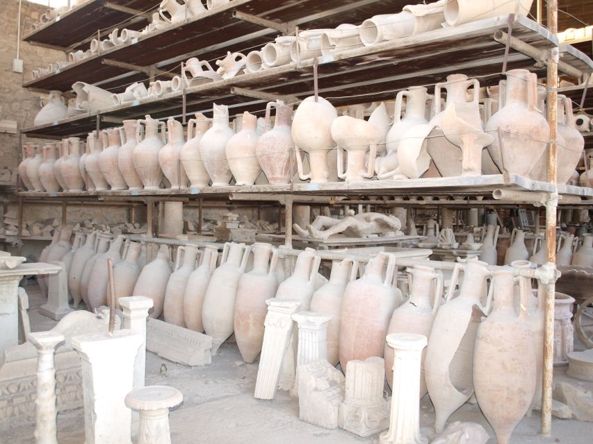 From Sorrento: Skip-the-Line Pompeii Tour and Vineyard Lunch - The three-course lunch and wine service