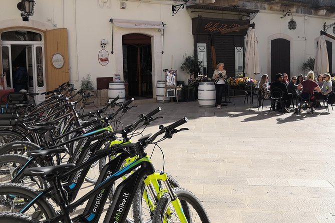 GPS tour with E-Bike on cycleroute of acqueduct Pugliese with wine tasting directly in vineyards - Riding the Apulian aqueduct from Locorotondo