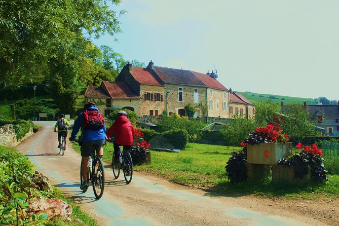 Guided week Bike Tour in France, Burgundy wine region - Day 2: Châteauneuf, Nolay, and Chassey-le-Camp