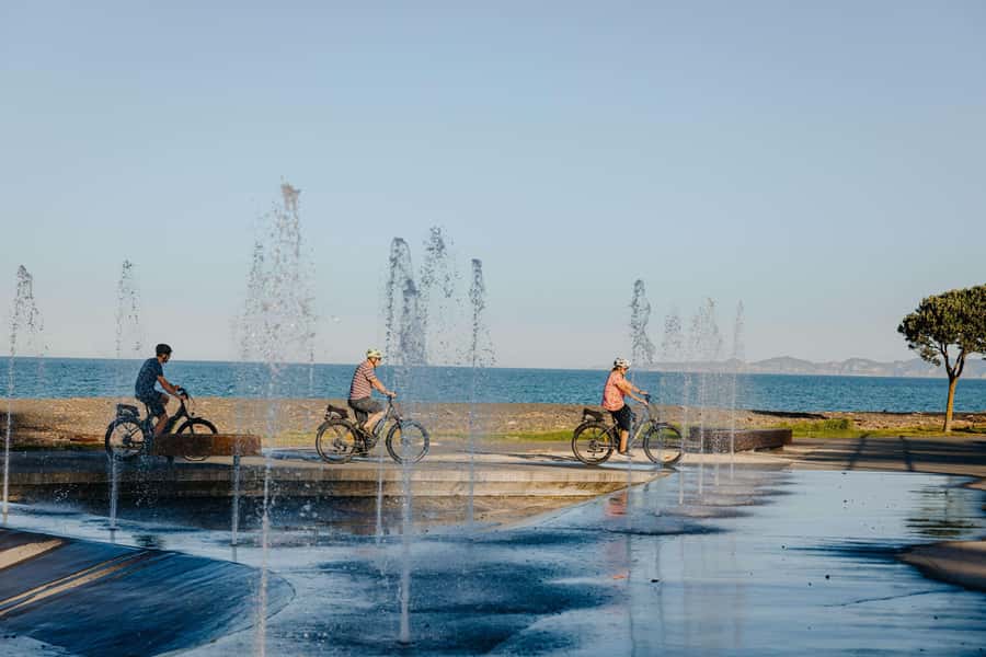 Hawke's Bay: Self Guided Coast to Vineyards Cycle Tour - Following the Tukituki River inland