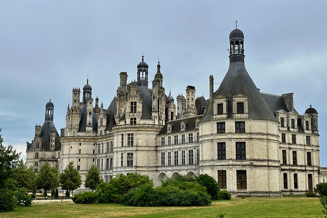 Incredible Loire castles tour with lunch and a vineyard visit - The small van makes the long day more manageable