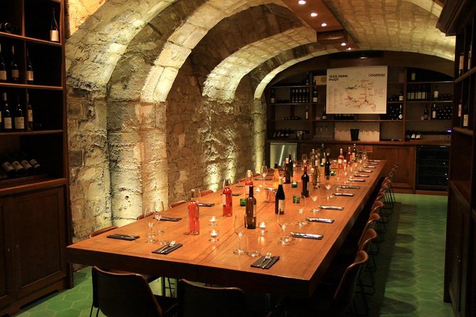 Incredible Loire castles tour with lunch and a vineyard visit - The guide can shape the whole experience