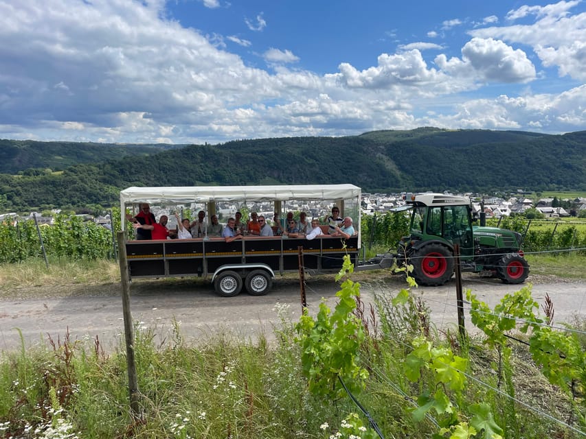 Kröv, Mosel: Covered wagon ride through the vineyards with wine tasting - Why the covered wagon makes a difference