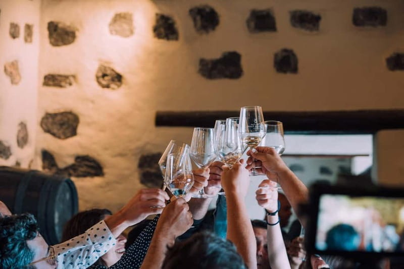 Lanzarote: Sunset vineyard tour with wine and chocolate tasting - Why Finca Testeina makes a good sunset stop