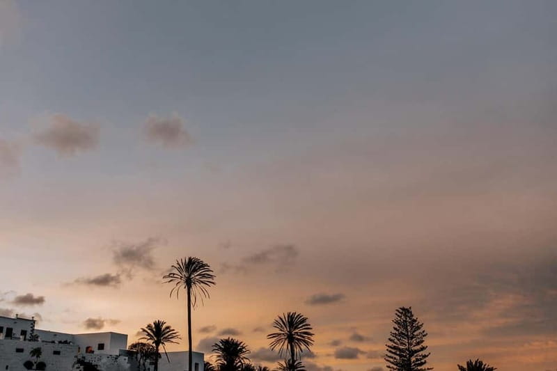 Lanzarote: Sunset vineyard tour with wine and chocolate tasting - What the sunset adds to the experience