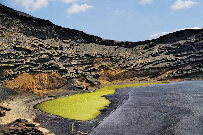 Lanzarote Volcano and Wine Region Tour from Fuerteventura - Guides, buses, and the pace of the day