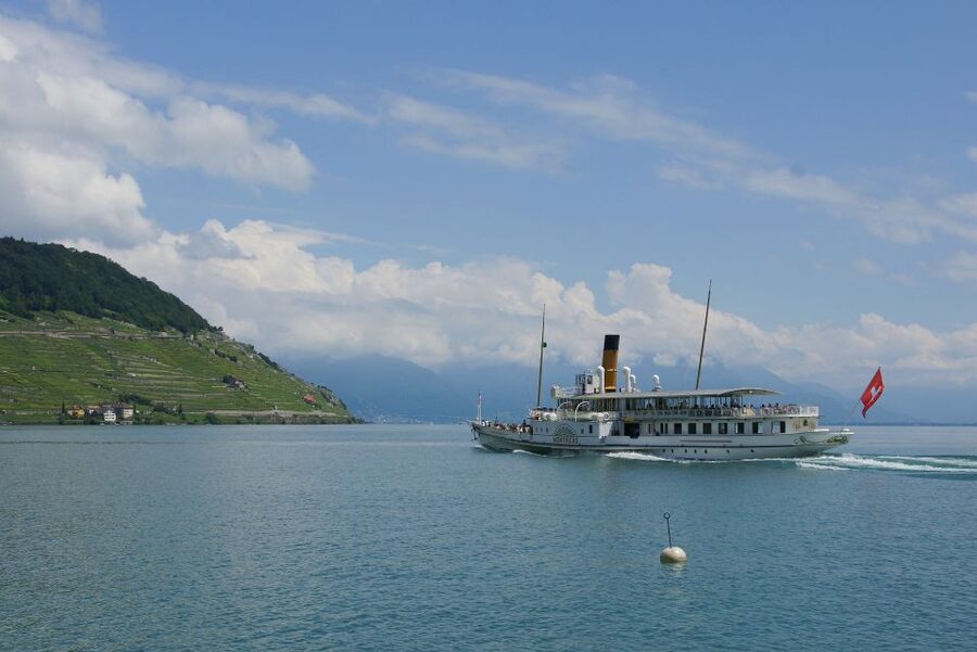Lausanne: 2-Hour Lake Geneva Cruise Along Lavaux Vineyards - Alpine views across Lake Geneva