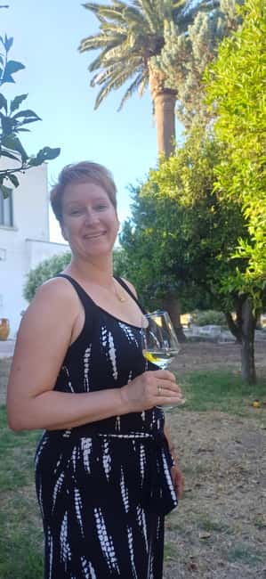 Lecce: Countryside Vineyard Walk & Wine Tasting - The hosts make the difference