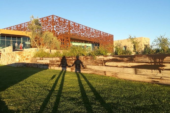 Local Vineyard Tour & Wine Tasting at the Independence Valley - The extra hour: lunch, bottles, or a quiet walk