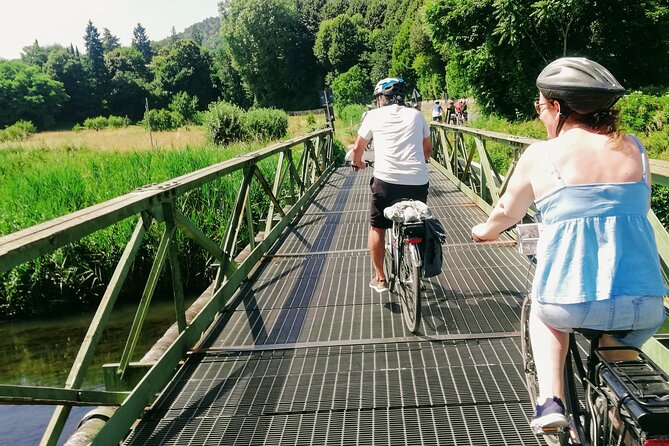 Lucca: self-guided bike tour + picnic in the vineyards - Following the river park’s white road