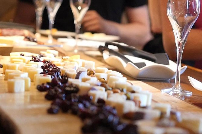 Lunch in the Vineyard: A Scenic Niagara Wine Tour Experience - Queenston Mile and Small-Lot Wines