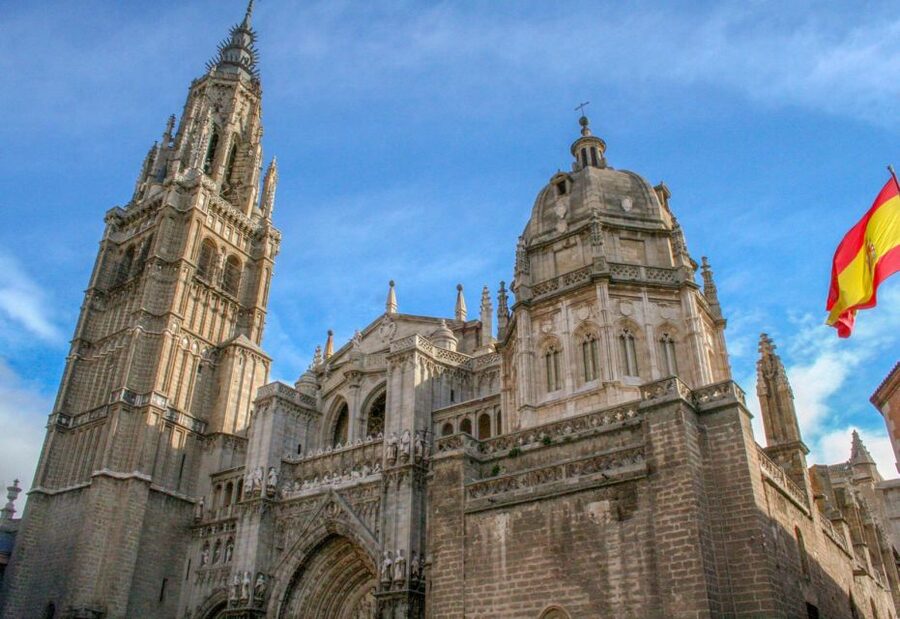 Madrid: Toledo Day Trip with Winery Visit and Wine Tasting - Walking through Santo Tomé and the old town