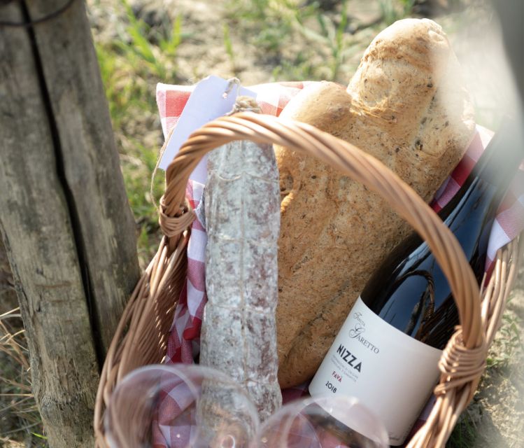 Monferrato: Wine Tour & Picnic in the Vineyards - The wine tasting and the role of the sommelier
