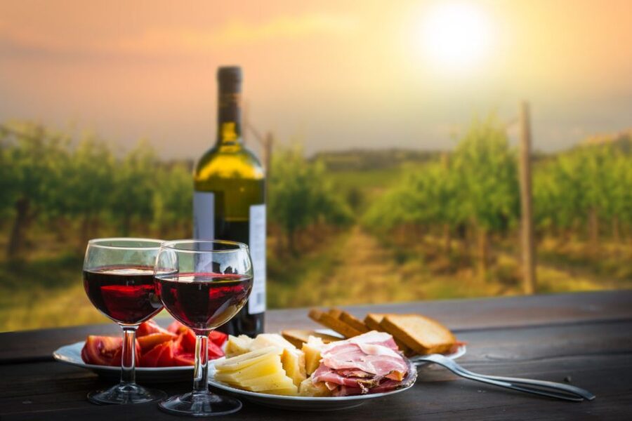 Montepulciano: Winery Tour, Tasting, and Vineyard Picnic - Weather, comfort, and practical limits