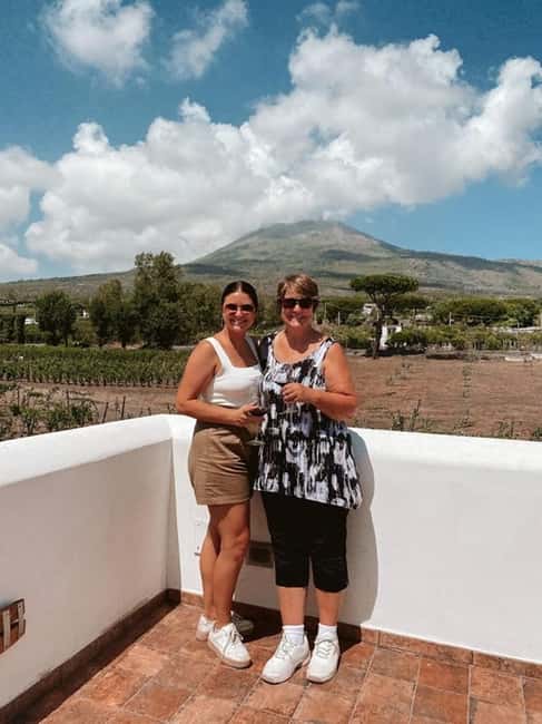 Mount Vesuvius: Vineyards Tour with Wine Tasting and Lunch - Walking from the vines to the cellar