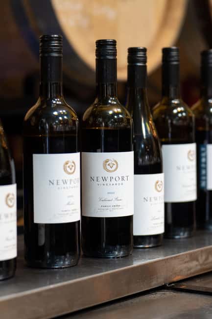 Newport: Vineyards Winery Tour + Tasting - Walking from vines to winery