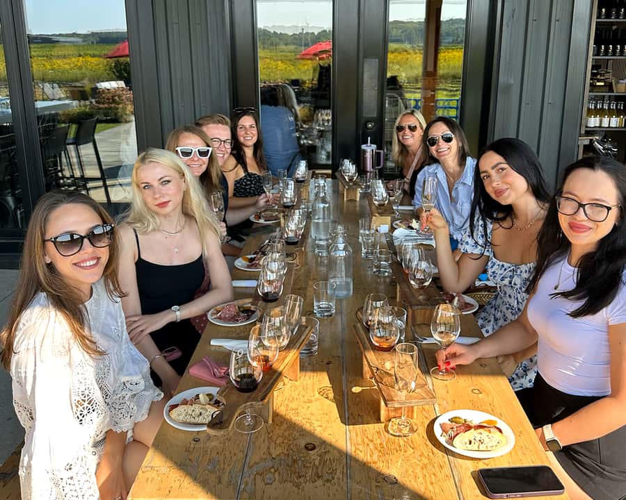 Niagara: Lunch in the Vineyard Experience - The final winery brings the comparison together
