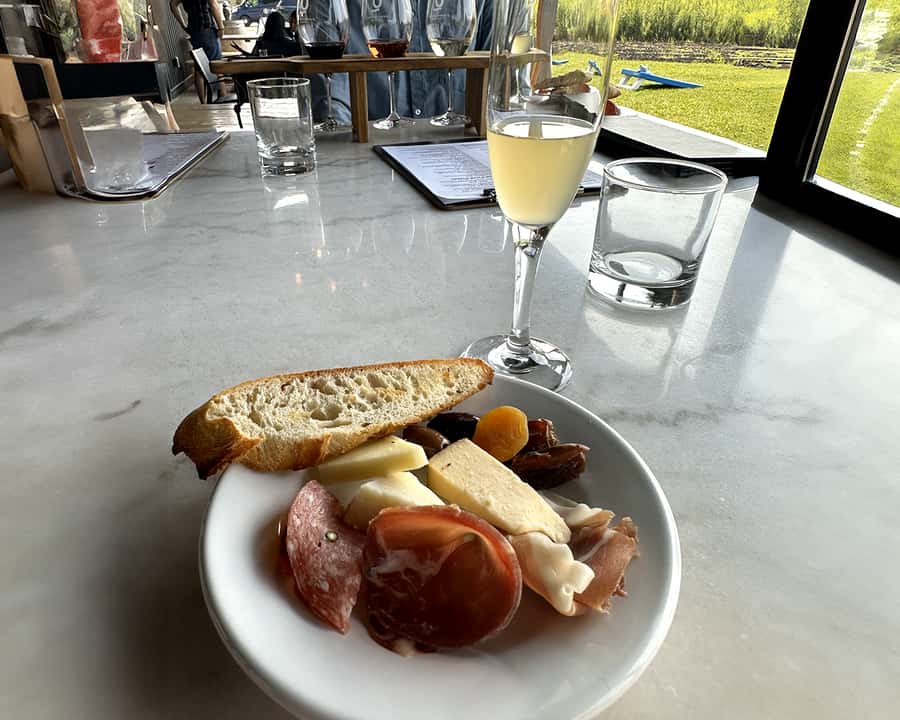 Niagara: Lunch in the Vineyard Experience - The first tasting sets the tone