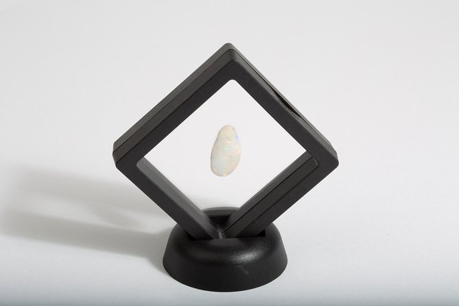 Opal polishing workshops in beautiful Mudgee wine country - Choosing three Australian opals at Braemore